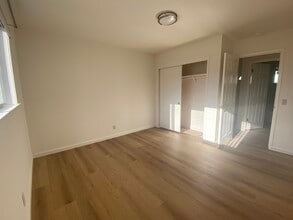 210 Murlagan Ave, Unit D in Mountain View, CA - Foto de edificio - Building Photo