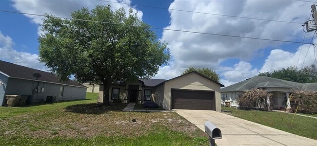 911 Gloucester Ct in Kissimmee, FL - Building Photo - Building Photo