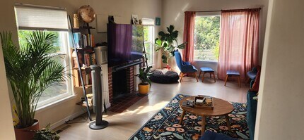 4532 Reinhardt Dr in Oakland, CA - Building Photo - Building Photo