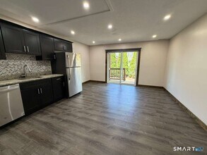 35 Leslie Rd in Bridgeport, CT - Building Photo - Building Photo