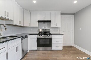 35 Euclid Ave in Stamford, CT - Building Photo