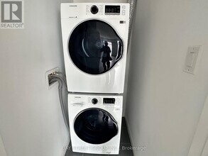 2333 Sawgrass Dr in Oakville, ON - Building Photo - Building Photo