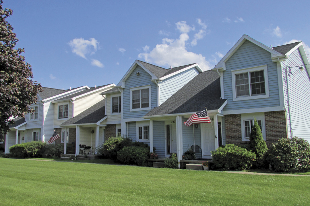 North Road Luxury Townhomes in Scottsville, NY - Building Photo