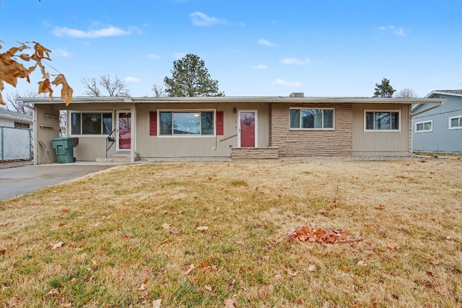 property at 450 Elm Ct