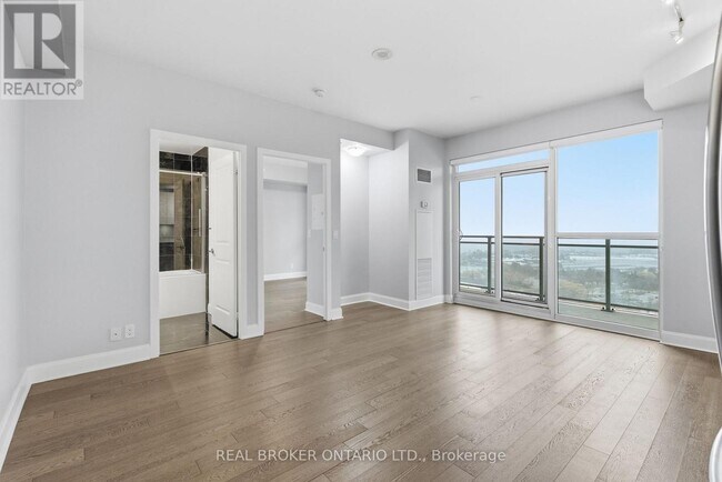 33 Shore Breeze Dr in Toronto, ON - Building Photo - Building Photo