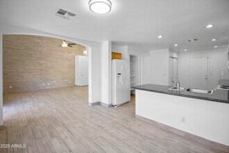 7396 W Tonopah Dr in Glendale, AZ - Building Photo - Building Photo
