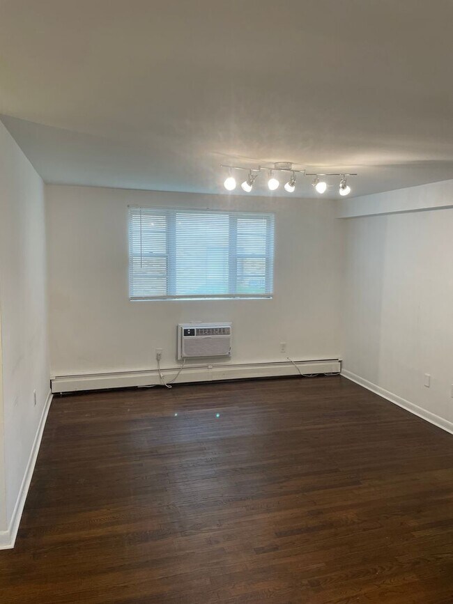 1121 Main St in Lansdale, PA - Building Photo - Building Photo