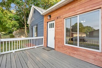 811 W Mt Vernon St in Springfield, MO - Building Photo - Building Photo