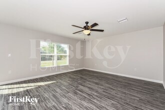 1195 Desmond St in Port Charlotte, FL - Foto de edificio - Building Photo