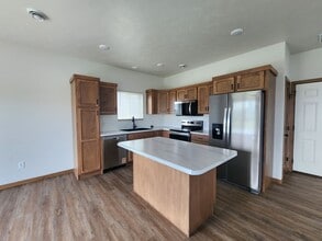 5706 E Avett Pl in Sioux Falls, SD - Building Photo - Building Photo