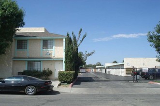 Palmdale Villa Apartments Bldg 2 in Palmdale, CA - Building Photo - Building Photo