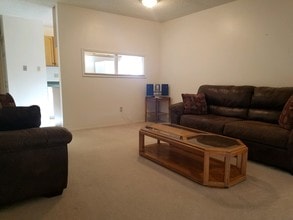 68 12th St-Unit -1 in Wheatland, WY - Foto de edificio - Building Photo