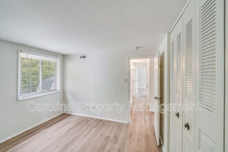 5001 Forest Mountain Ct in Charlotte, NC - Foto de edificio - Building Photo