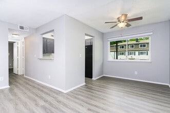 Riverside Heights in Riverside, MO - Foto de edificio - Building Photo