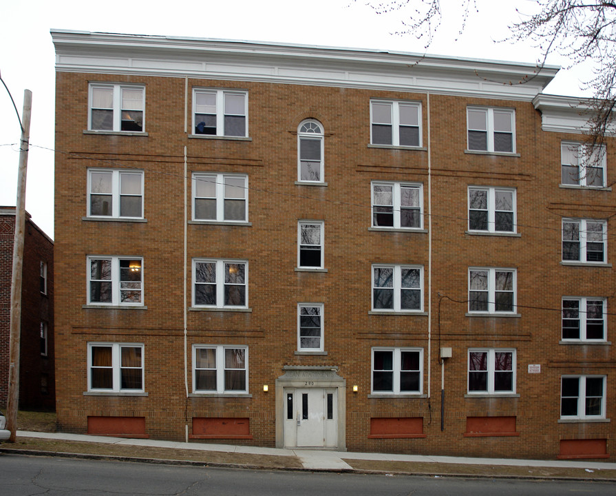 280 Oak St in Holyoke, MA - Building Photo