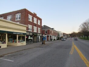 135 Main St, Unit 135D in Plymouth, NH - Building Photo - Building Photo