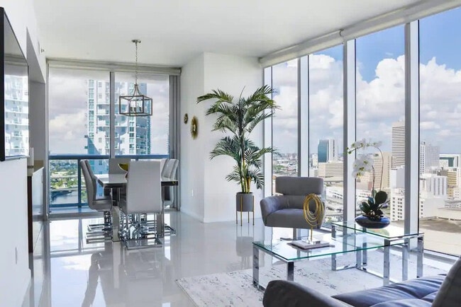 485 Brickell Ave in Miami, FL - Building Photo - Building Photo