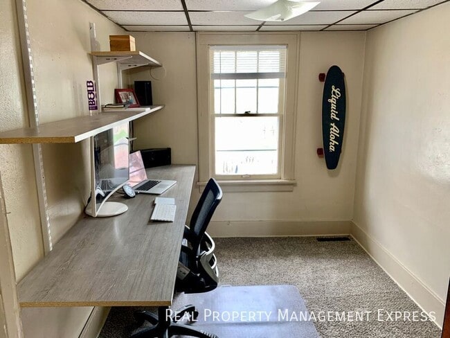 2 Bedroom + Bonus Office in Central Sioux Falls! in Sioux Falls, SD - Building Photo - Building Photo