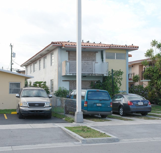 466 E 31st St in Hialeah, FL - Building Photo - Building Photo