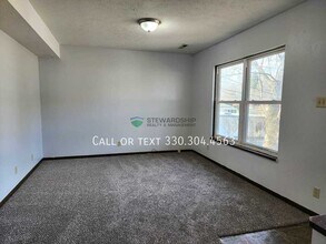 1114 Derbydale Rd in Akron, OH - Building Photo - Building Photo
