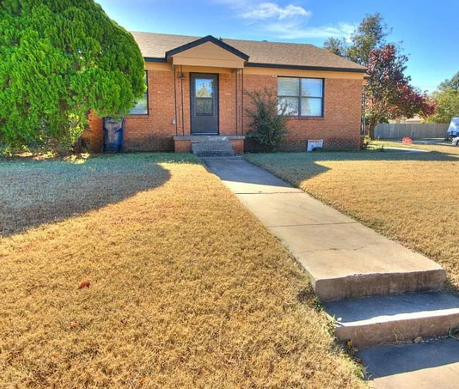 property at 1536 SW 38th St