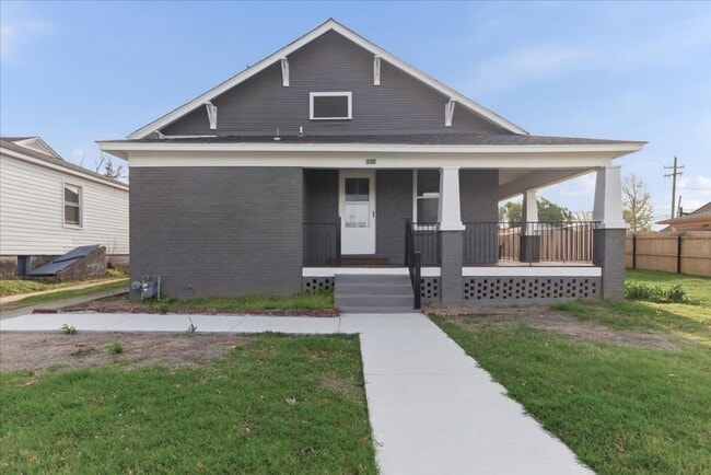 property at 1005 N McKinley Ave