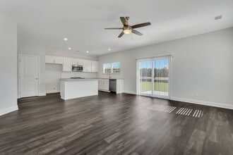 206 Glick Wy in Guyton, GA - Building Photo - Building Photo