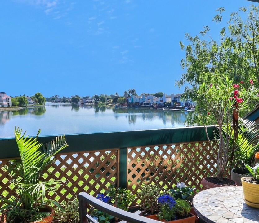 86 Pelican Ln in Redwood City, CA - Building Photo