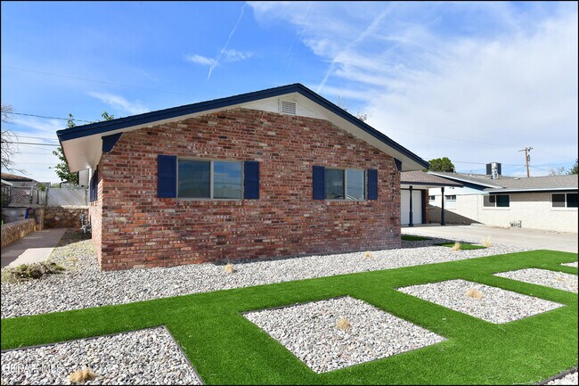 3217 Wedgewood Dr in El Paso, TX - Building Photo - Building Photo