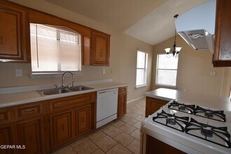 11349 Lake Geneva Dr in El Paso, TX - Building Photo - Building Photo