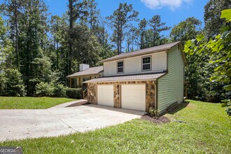 107 Lake Ridge Rd in Newnan, GA - Building Photo - Building Photo