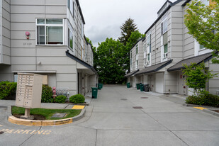 15107-15240 NE 81st Way in Redmond, WA - Foto de edificio - Building Photo