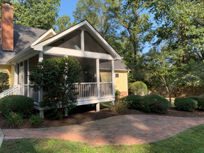 64 Oakwood Dr in Chapel Hill, NC - Building Photo - Building Photo