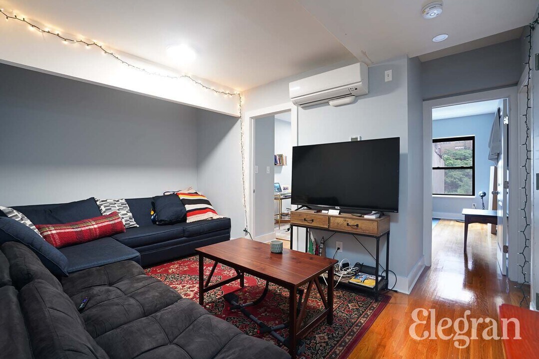 276 5th Ave, Unit APT 3 in New York, NY - Building Photo