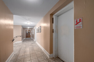 Kemper Place in Shaker Heights, OH - Building Photo - Interior Photo