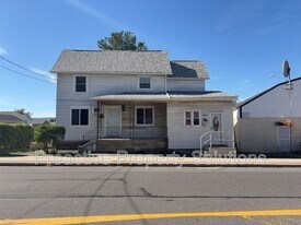 221 Dunmore St in Throop, PA - Building Photo
