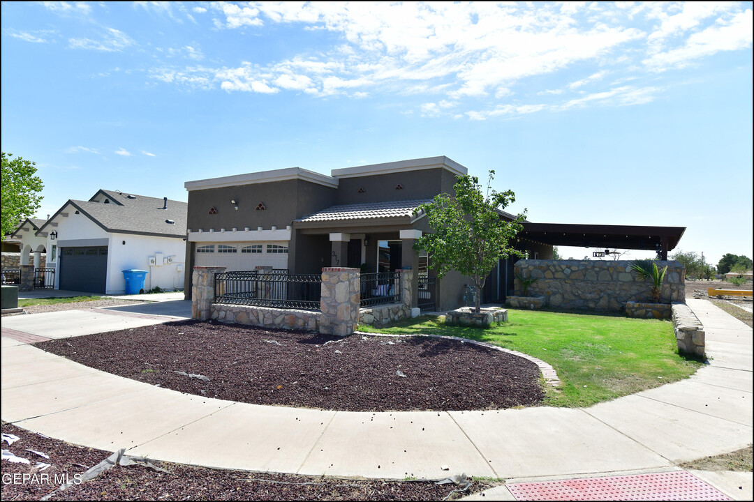 317 Cpl Rigo Gutierrez in Socorro, TX - Building Photo