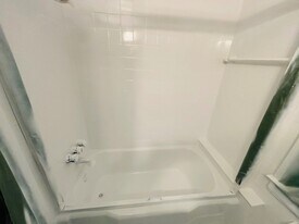 154 Hegemans Ln in Glen Head, NY - Building Photo