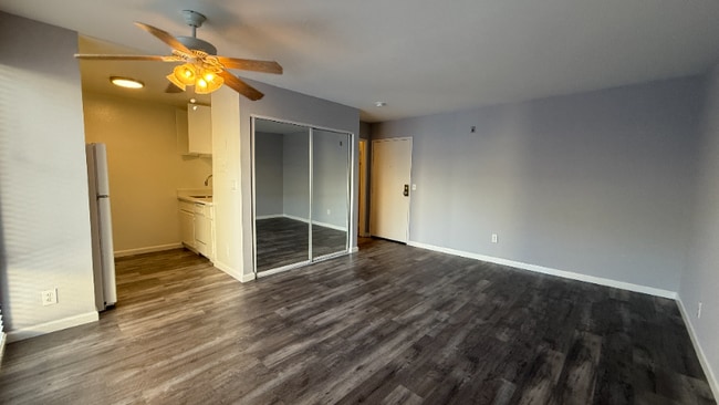 7044 Hawthorn Ave in Los Angeles, CA - Building Photo - Building Photo