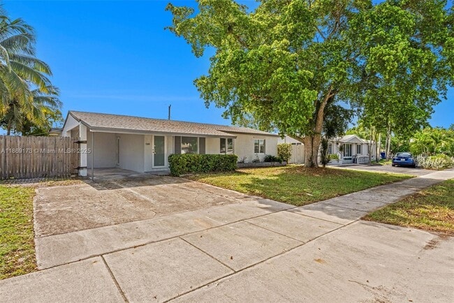 1390 SW 50th Ave in Fort Lauderdale, FL - Building Photo - Building Photo