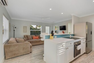 218-226 NE 5th Ter in Delray Beach, FL - Building Photo - Interior Photo