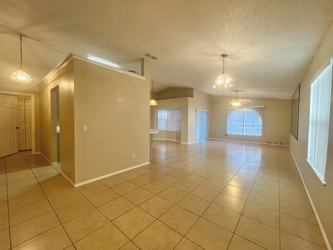 3038 Bloomsbury Dr in Kissimmee, FL - Building Photo - Building Photo