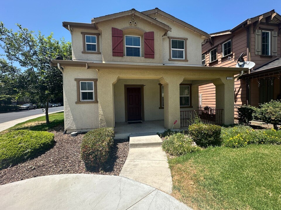 11 Willet Ct in Pittsburg, CA - Building Photo