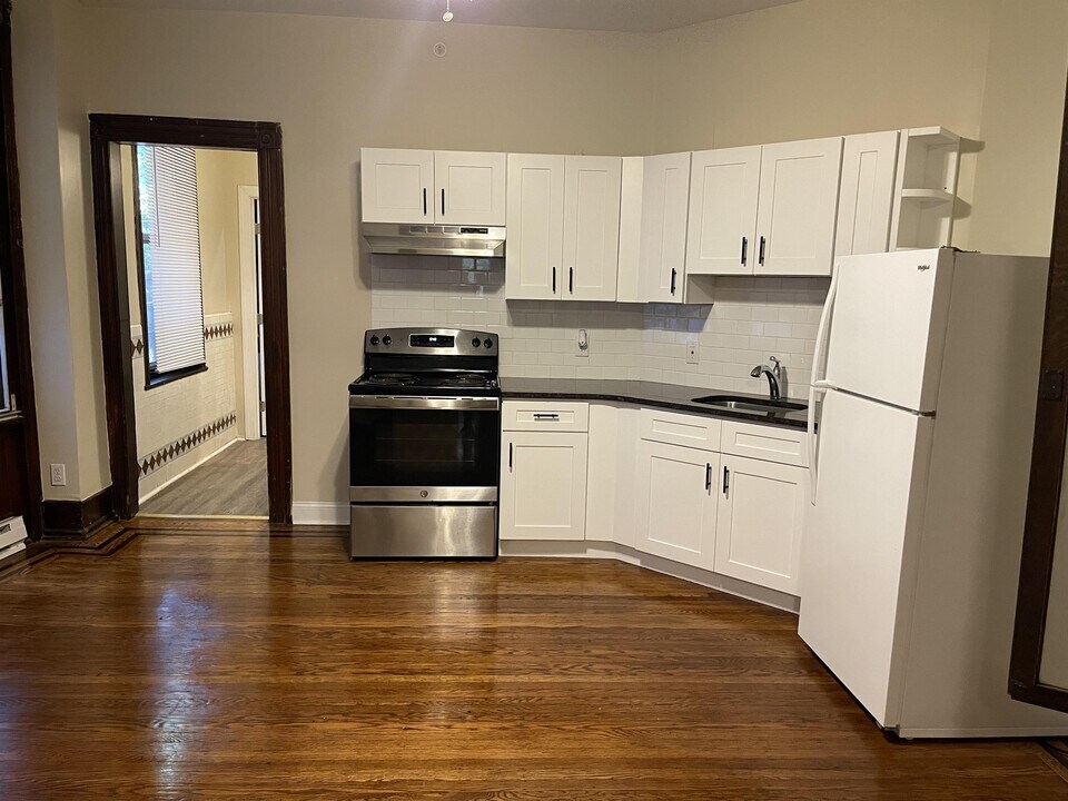 1227 W Allegheny Ave in Philadelphia, PA - Building Photo