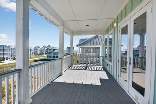 3815 Seabreeze Ln in Galveston, TX - Building Photo