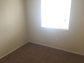 270 S 41st Pl in Springfield, OR - Building Photo - Building Photo