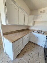 412 W Monroe Ave in Las Vegas, NV - Building Photo - Building Photo