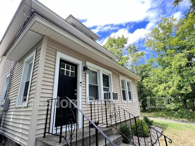 18 Canal St in Southington, CT - Building Photo - Building Photo