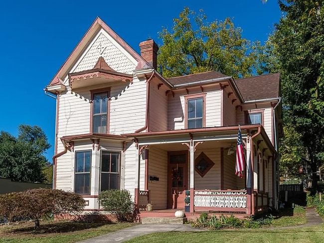 property at 826 N Augusta St