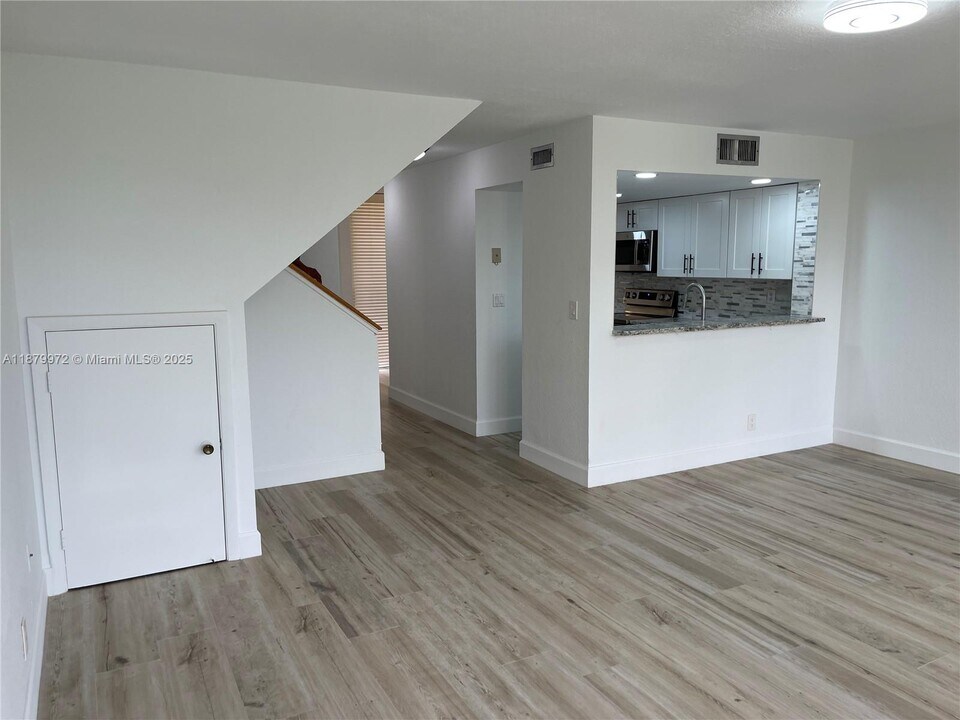 2961 SW 87th Ave, Unit 314 in Davie, FL - Building Photo